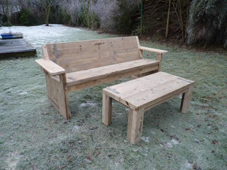 juthouten bank en tafel