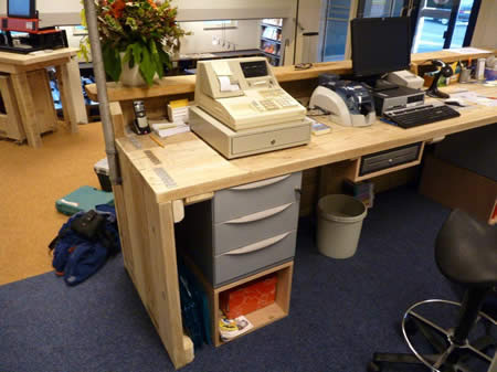 juthouten balie voor openbare bibliotheek den burg texel