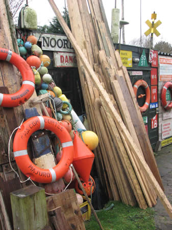 gejut hout  /Maarten Brugge Texel/ strandjutter