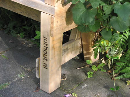   tuinbank juthout/ meubel
