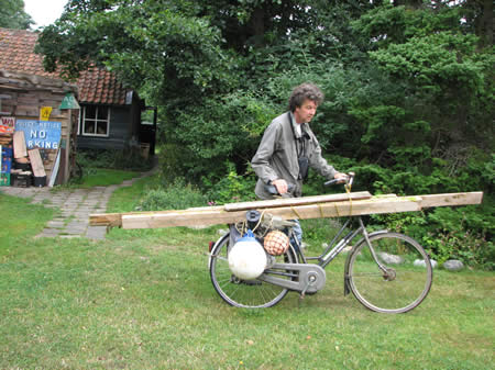 Henk Brugge / strandjutter met hout